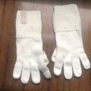 Calvin Klein white knit gloves
